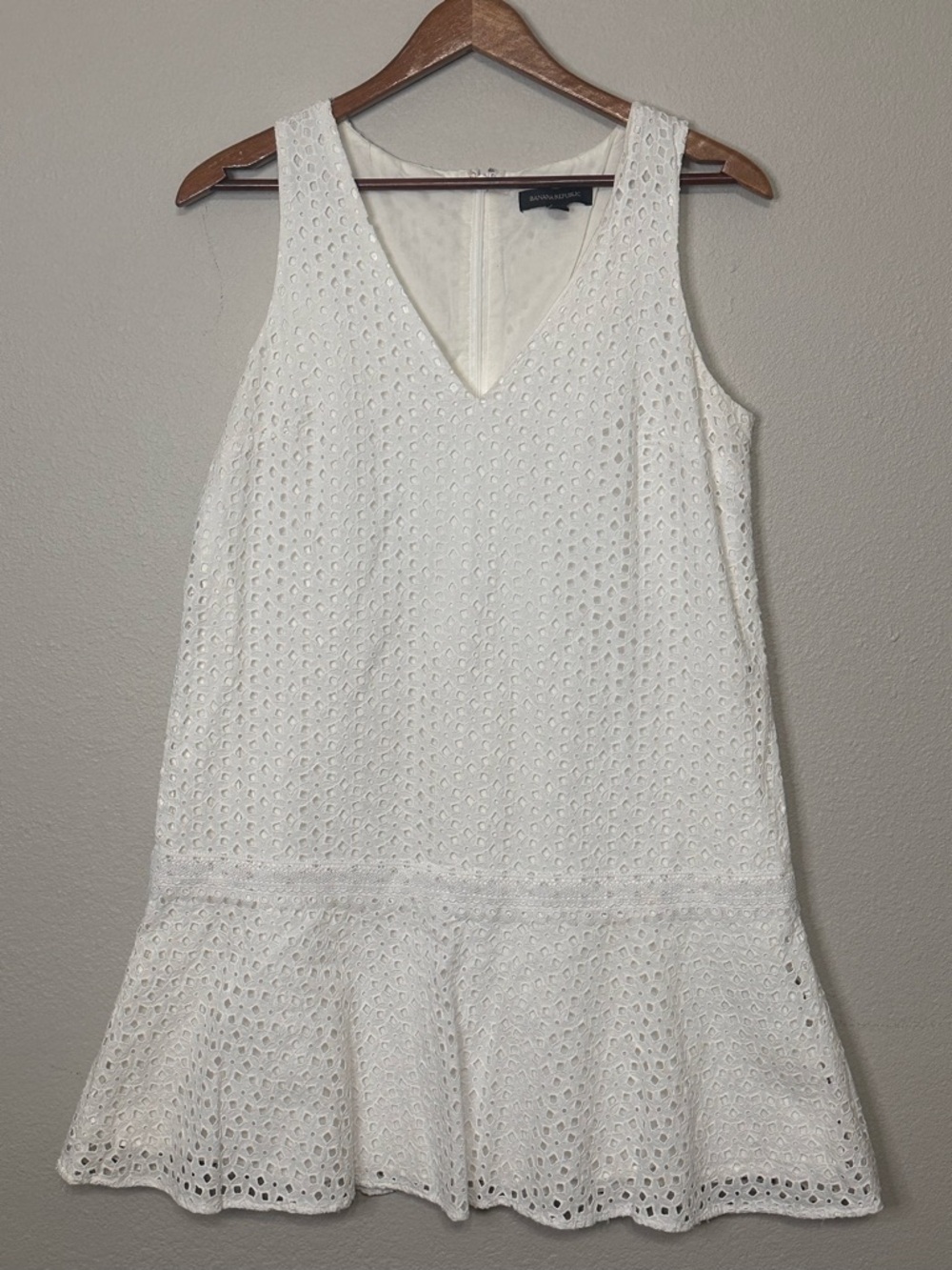Banana Republic White Eyelet V-Neck Mini Dress Size 10 - Picture 2 of 4